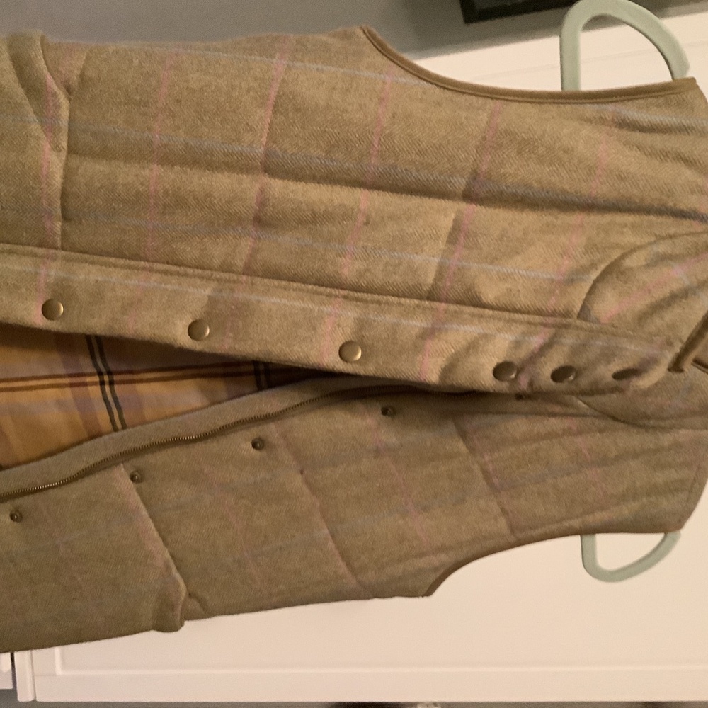 Vest - Picture 2 of 4